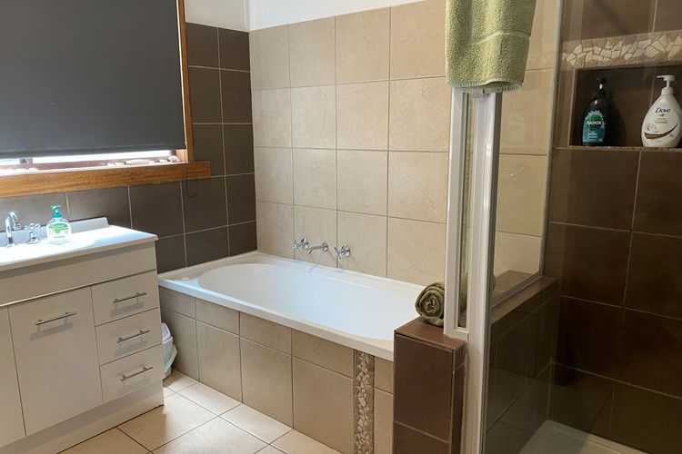 Settled In – Cozy Retreat with Deck