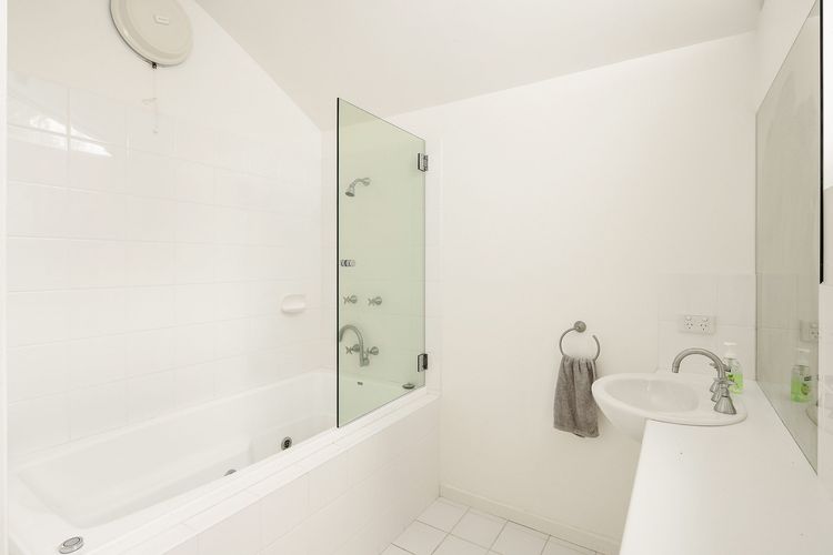 Modern Sanctuary by the Silverleaves Beach