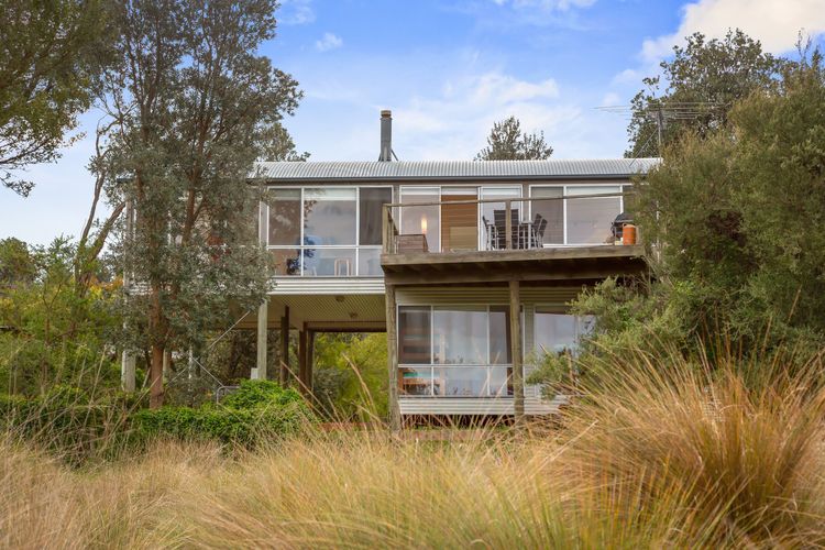 Modern Sanctuary by the Silverleaves Beach