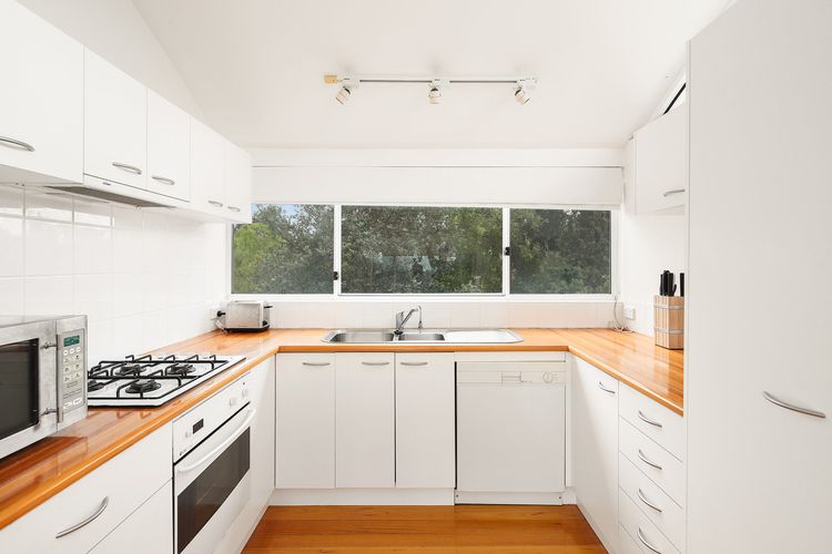 Modern Sanctuary by the Silverleaves Beach