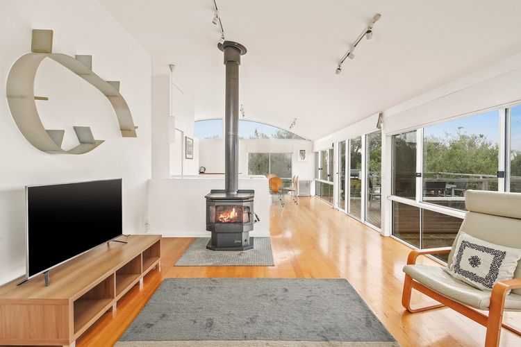 Modern Sanctuary by the Silverleaves Beach