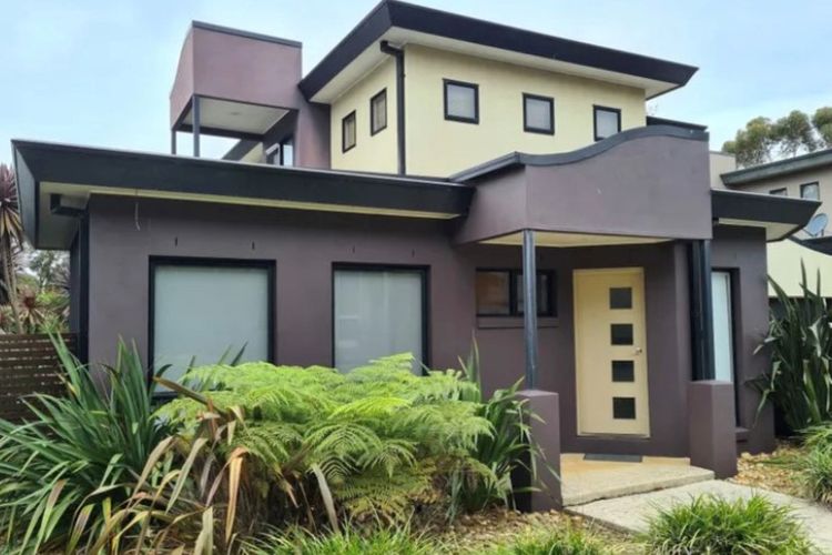 Urban Beach Sanctuary in the Heart of Cowes