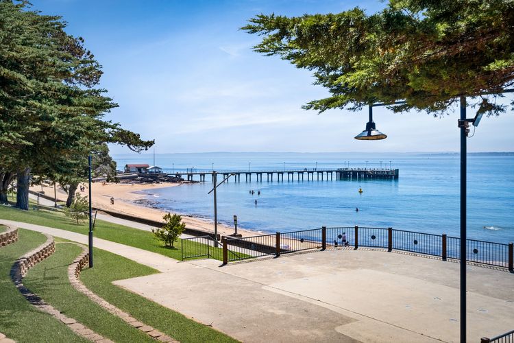 Island Vibes Retreat on the Cowes Esplanade