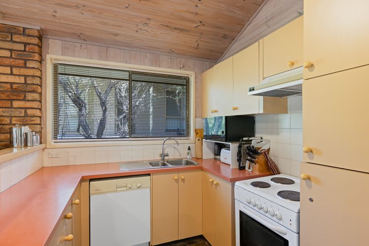 Island Crescent Pines Retreat