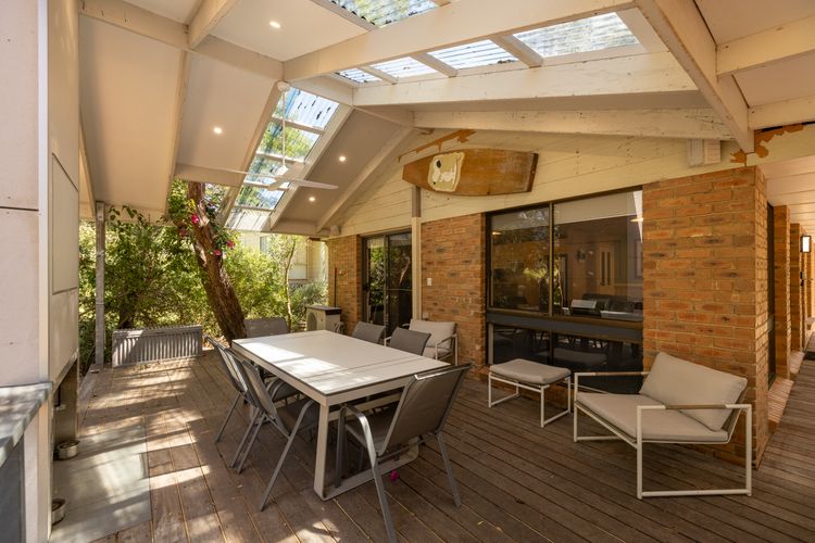 Island Crescent Pines Retreat