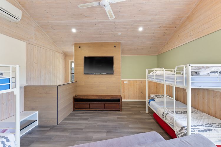 Island Crescent Pines Retreat