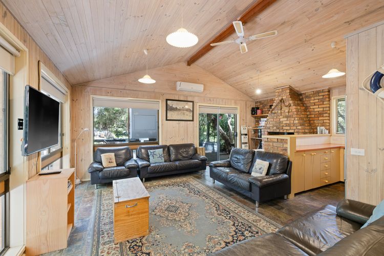 Island Crescent Pines Retreat