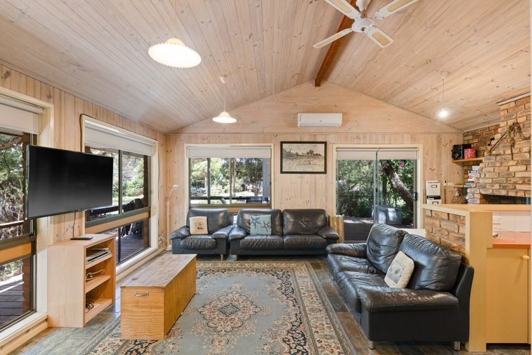 Island Crescent Pines Retreat