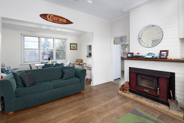 Cowes Coastal Retro Cottage