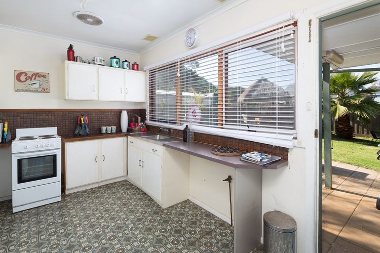 Cowes Coastal Retro Cottage