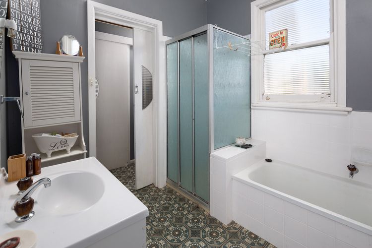 Cowes Coastal Retro Cottage