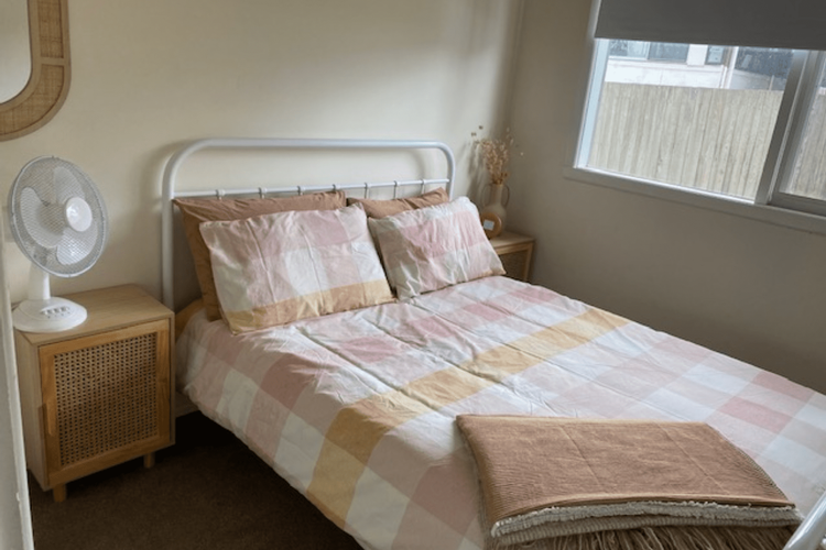 Cowes Coastal Retro Cottage