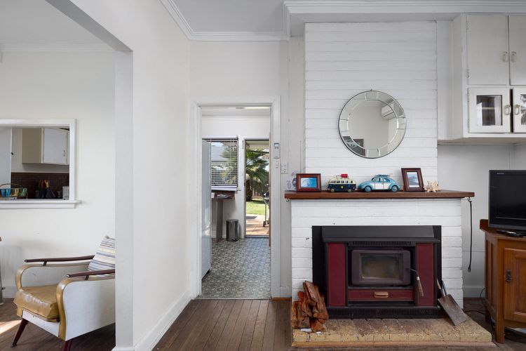 Cowes Coastal Retro Cottage