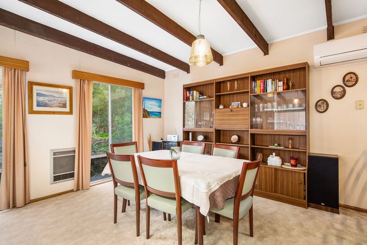 Cozy Silverleaves Cottage