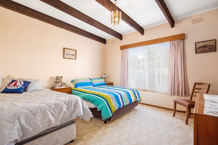 Cozy Silverleaves Cottage