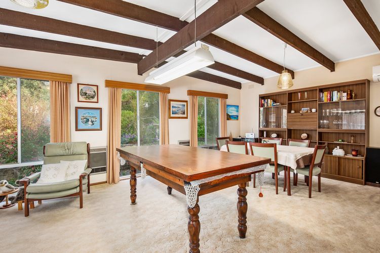 Cozy Silverleaves Cottage