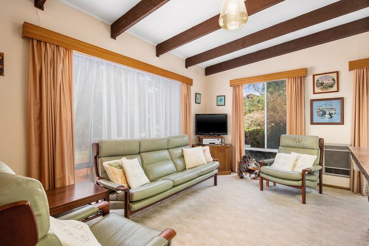 Cozy Silverleaves Cottage