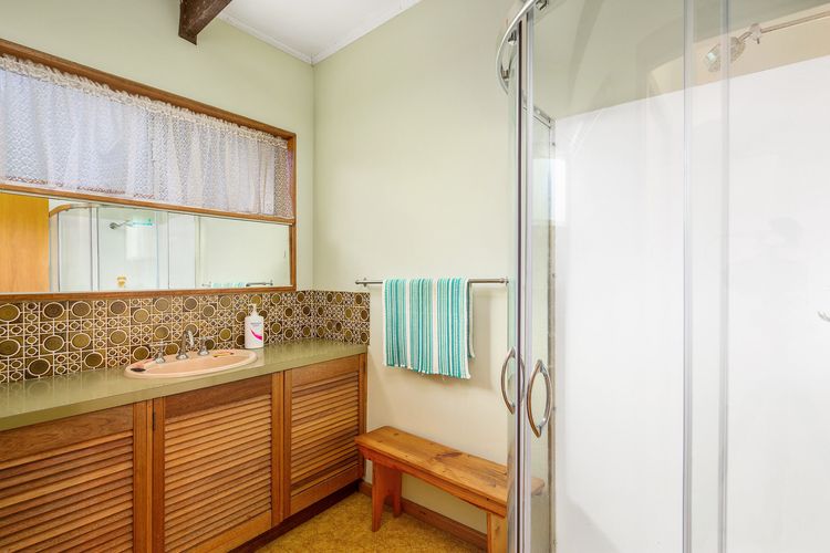 Cozy Silverleaves Cottage