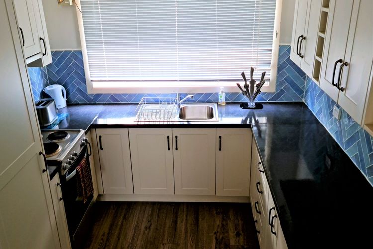 Cozy Foreshore Getaway