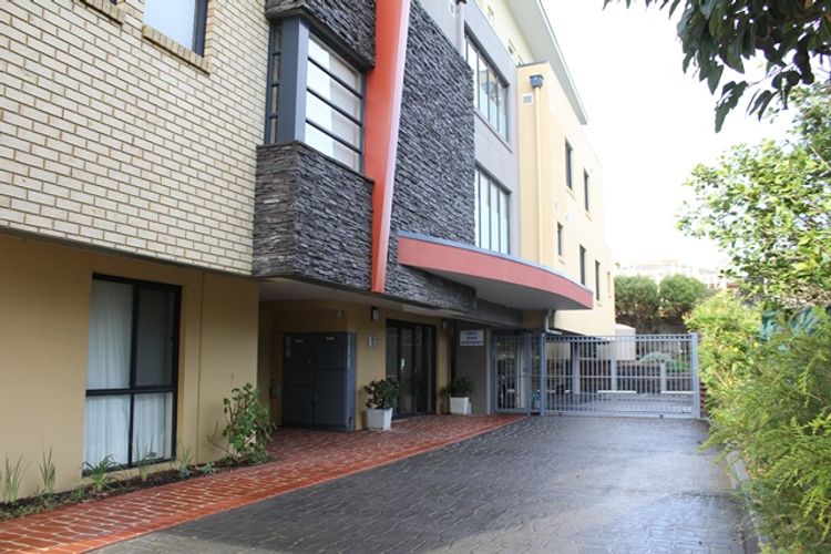 The Hamptons Hideaway on the Esplanade