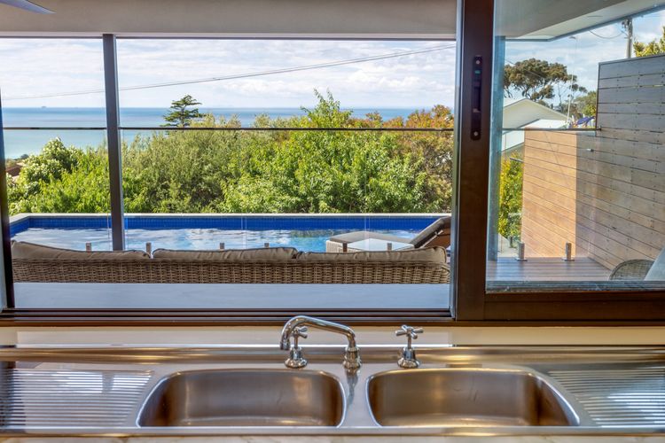 POOLSIDE GETAWAY – DROMANA