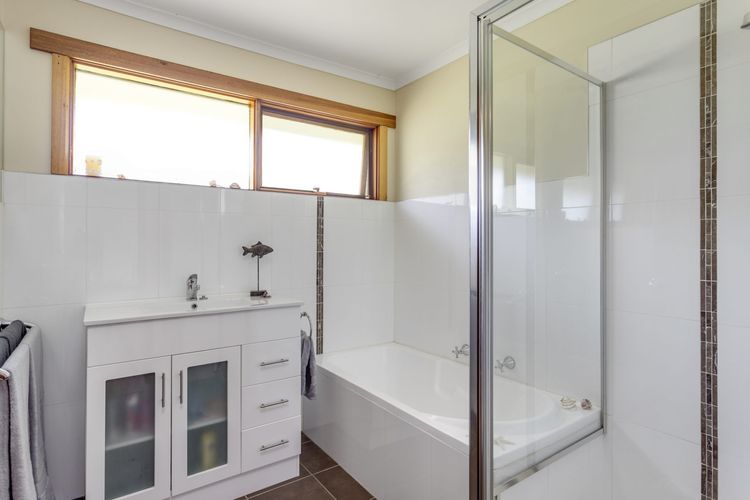 POOLSIDE GETAWAY – DROMANA