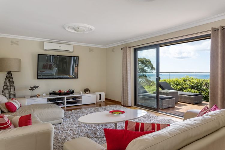 POOLSIDE GETAWAY – DROMANA
