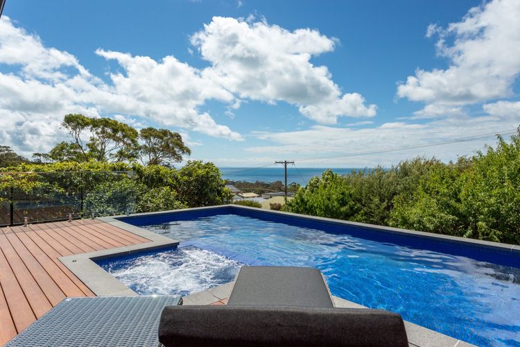 POOLSIDE GETAWAY – DROMANA