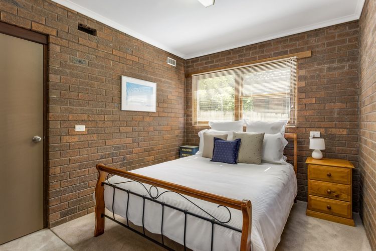 POOLSIDE GETAWAY – DROMANA