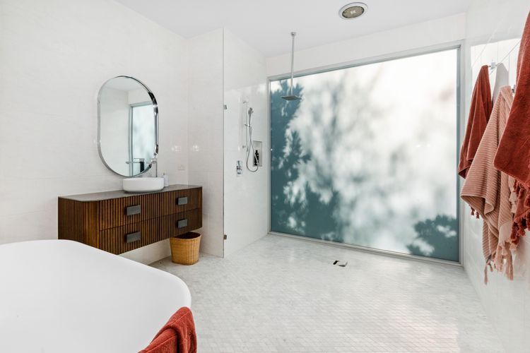POOLSIDE PARADISE – MOUNT ELIZA