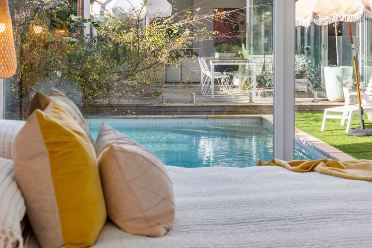 POOLSIDE PARADISE – MOUNT ELIZA