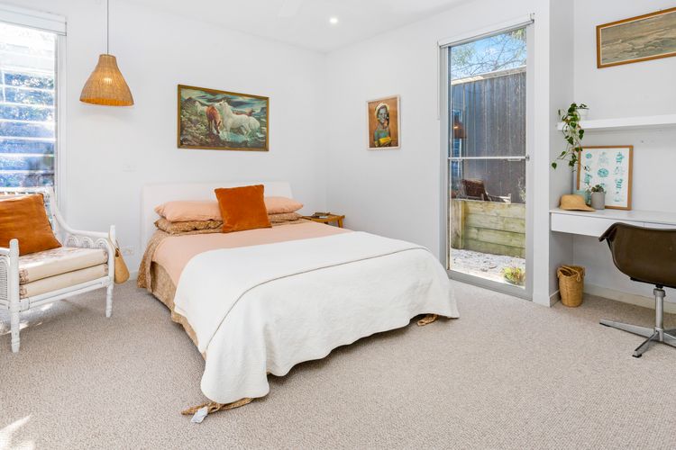 POOLSIDE PARADISE – MOUNT ELIZA