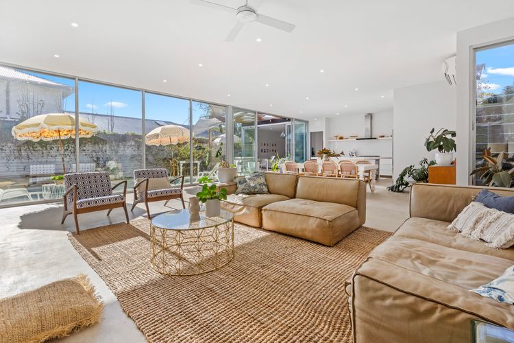 POOLSIDE PARADISE – MOUNT ELIZA