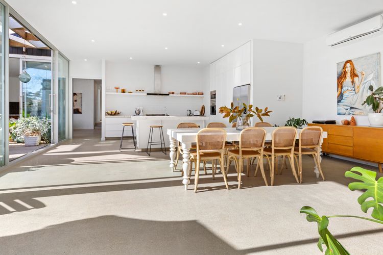POOLSIDE PARADISE – MOUNT ELIZA