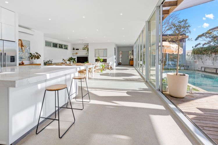 POOLSIDE PARADISE – MOUNT ELIZA