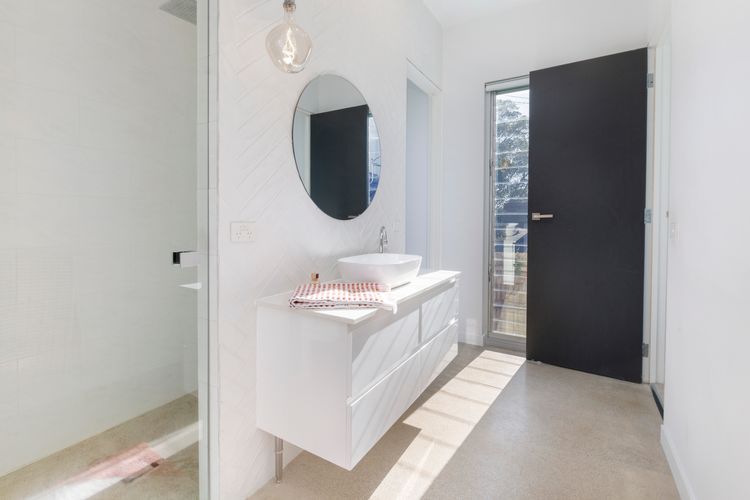POOLSIDE PARADISE – MOUNT ELIZA