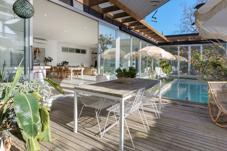 POOLSIDE PARADISE – MOUNT ELIZA