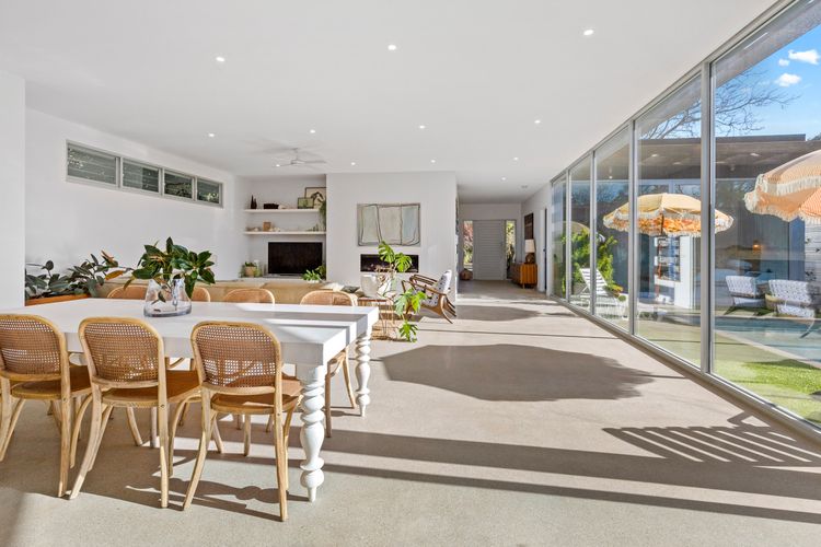 POOLSIDE PARADISE – MOUNT ELIZA
