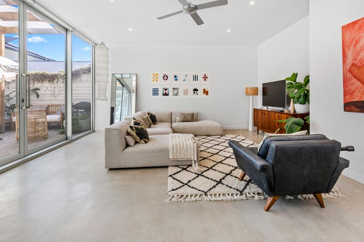 POOLSIDE PARADISE – MOUNT ELIZA