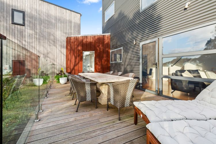 THE LOFT HOUSE