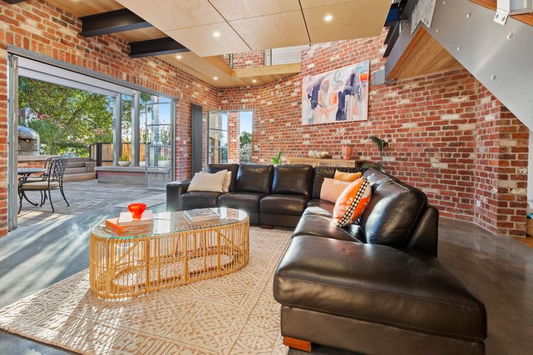 THE LOFT HOUSE