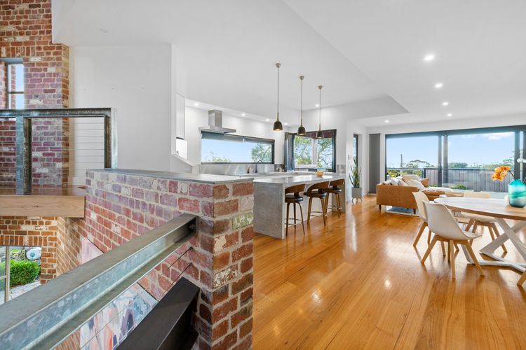 THE LOFT HOUSE