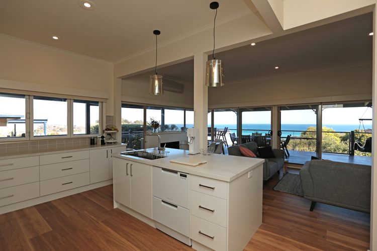 BAY VIEWS ON BROWNE