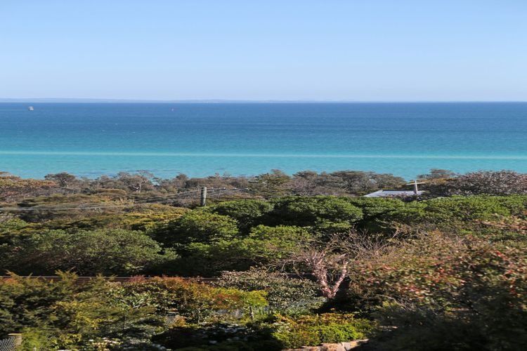 BAY VIEWS ON BROWNE