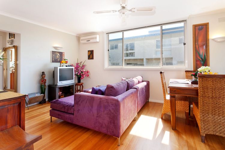 METRES TO THE BEACH – MORNINGTON