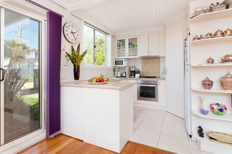 METRES TO THE BEACH – MORNINGTON