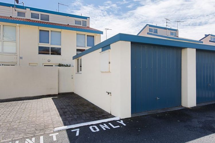 SEAVIEWS MORNINGTON….