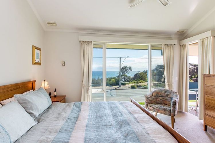 SEAVIEWS MORNINGTON….