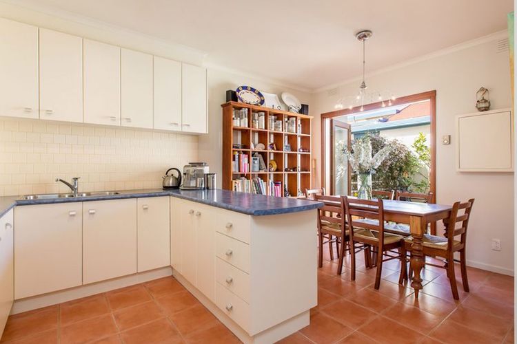 SEAVIEWS MORNINGTON….
