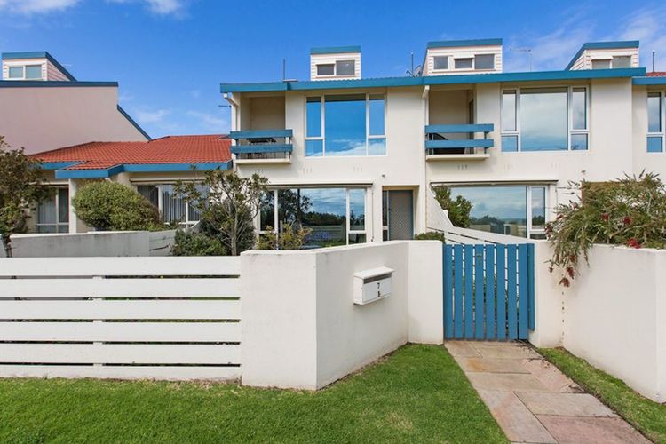 SEAVIEWS MORNINGTON….